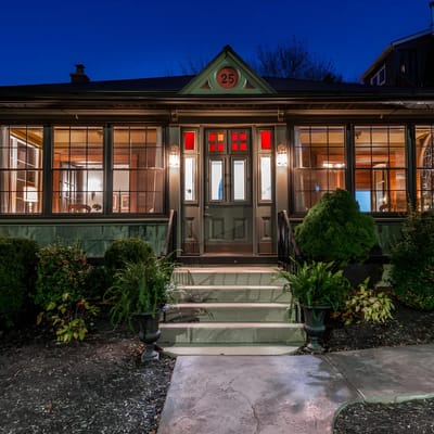 Henry House | Patio Suite