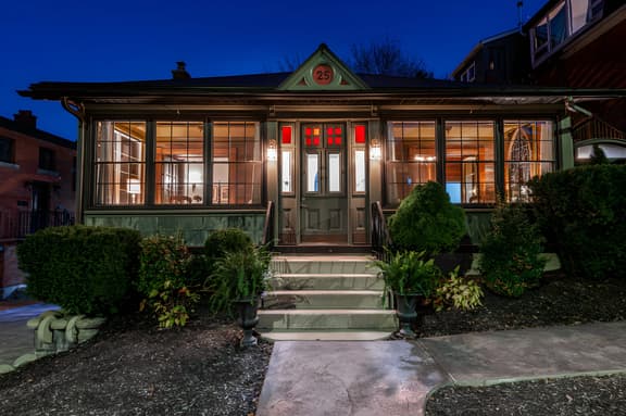 Henry House | Patio Suite